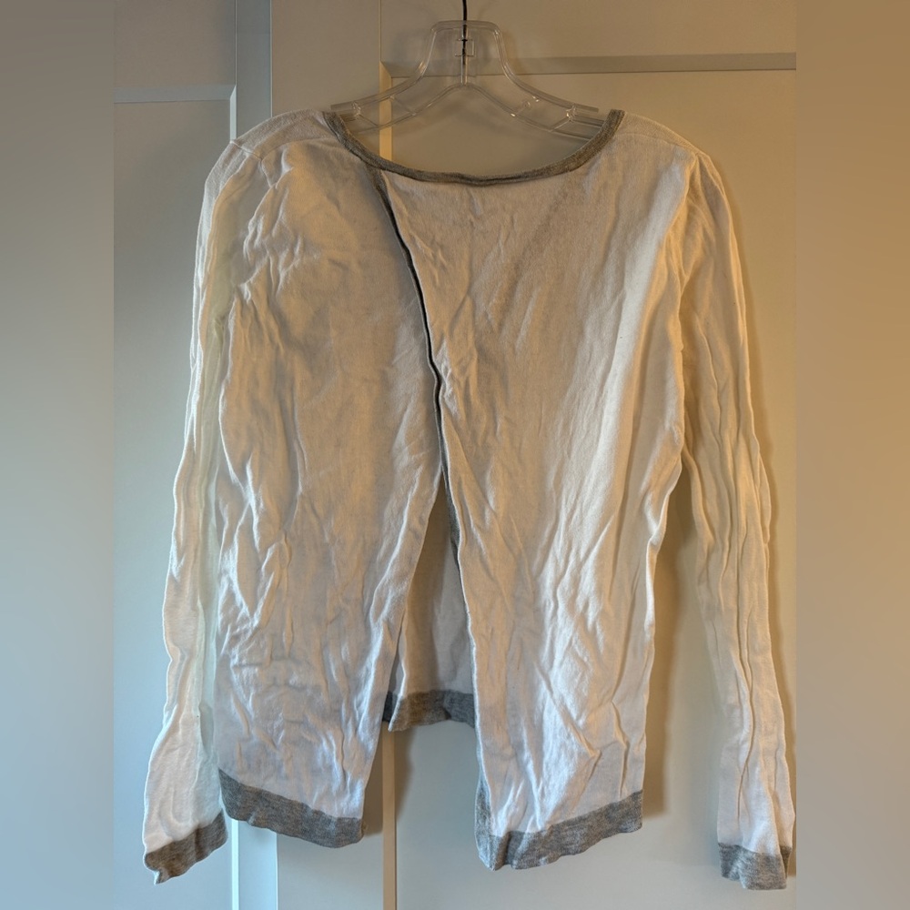 Gap Grey & White Split Back Sweater Sz XS Clean Preppy Minimalist Yoga